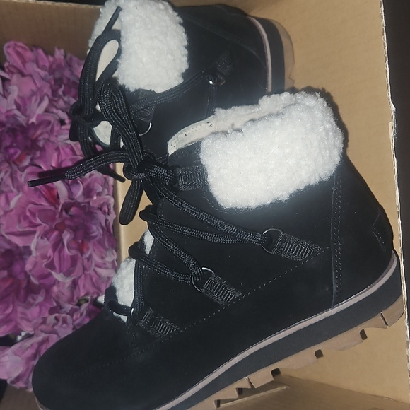 Sorel Harlow Lace Cozy Black Boots NIB - Picture 3 of 16